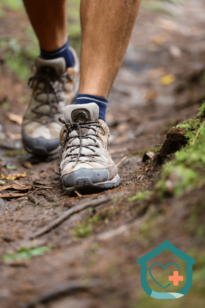caminhada representando cuidados simples para reduzir os riscos da obesidade para a saúde